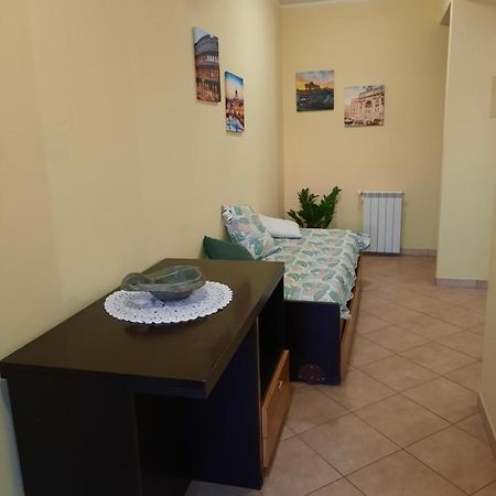 Casa Di Luca Διαμέρισμα Marco Simone Εξωτερικό φωτογραφία